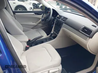 2017 Volkswagen Passat S z VIN 1VWAT7A30HC067492, wystawiony jako IAAI lot #41796538 z przebiegiem 43 926 mil mil oraz . Historia ofert i sprzedaży dostępna na DreamBid. Obrazek 5.
