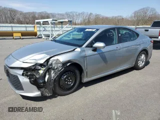 2025 Toyota Camry LE with VIN 4T1DAACKXSU020216, listed as a Copart auction lot 52600715 with 20,647 mi miles and Clean Title. Bid and sale history available at carsss.com. Image 1.