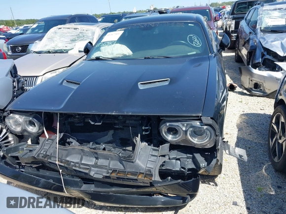2017 Dodge Challenger R/T z VIN 2C3CDZBT8HH606039, wystawiony jako IAAI lot #40267305 z przebiegiem 69 024 mil mil oraz . Historia ofert i sprzedaży dostępna na DreamBid. Obrazek 12.