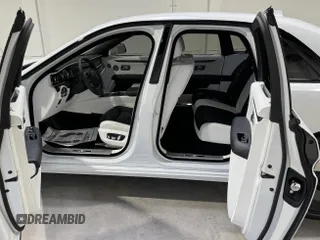 2022 Rolls-Royce Ghost Black Badge z VIN SCATD6C09NU209759, wystawiony jako IAAI lot #42301155 z przebiegiem 5631 mil mil oraz . Historia ofert i sprzedaży dostępna na DreamBid. Obrazek 17.