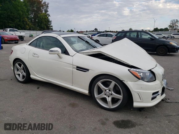 2013 Mercedes-Benz SLK 350 z VIN WDDPK5HA3DF053772, wystawiony jako Copart lot #75573184 z przebiegiem 86 680 mil mil oraz Szkoda całkowita • Salvage title. Historia ofert i sprzedaży dostępna na DreamBid. Obrazek 4.