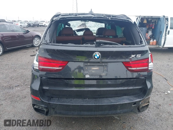2015 BMW X5 xDrive50i z VIN 5UXKR6C56F0J78575, wystawiony jako IAAI lot #41933018 z przebiegiem Nie podano mil oraz . Historia ofert i sprzedaży dostępna na DreamBid. Obrazek 20.
