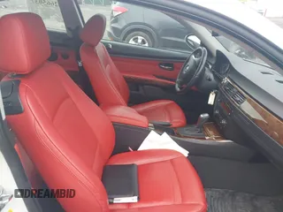 2007 BMW 3 Series 328xi z VIN WBAWC33597PD07016, wystawiony jako IAAI lot #42665037 z przebiegiem 147 900 mil mil oraz . Historia ofert i sprzedaży dostępna na DreamBid. Obrazek 5.