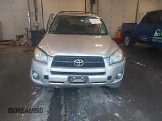 2010 Toyota RAV4 Sport z VIN 2T3RF4DV6AW080727, wystawiony jako IAAI lot #42526299 z przebiegiem Nie podano mil oraz . Historia ofert i sprzedaży dostępna na DreamBid. Obrazek 12.