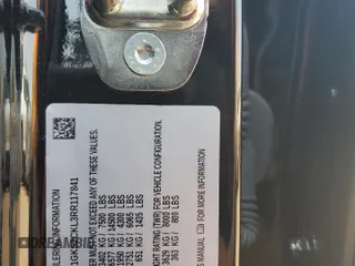 2024 GMC Yukon AT4 with VIN 1GKS2CKL3RR117841, listed as a Copart auction lot 70460294 with 8,821 mi miles and Salvage Title. Bid and sale history available at carsss.com. Image 14.