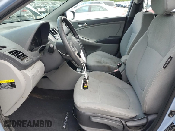 2012 Hyundai Accent SE z VIN KMHCU5AE2CU019537, wystawiony jako Copart lot #58089995 z przebiegiem 175 118 mil mil oraz Czysty tytuł • Clean title. Historia ofert i sprzedaży dostępna na DreamBid. Obrazek 7.