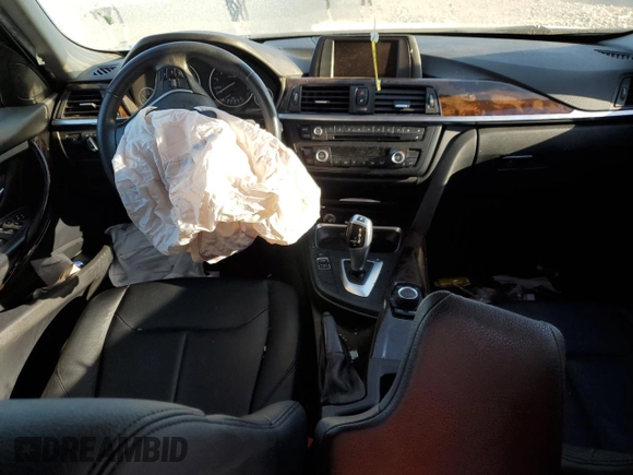2015 BMW 3 Series 328i z VIN WBA3C1C58FP116657, wystawiony jako Copart lot #49797755 z przebiegiem Nie podano mil oraz Szkoda całkowita • Salvage title. Historia ofert i sprzedaży dostępna na DreamBid. Obrazek 8.