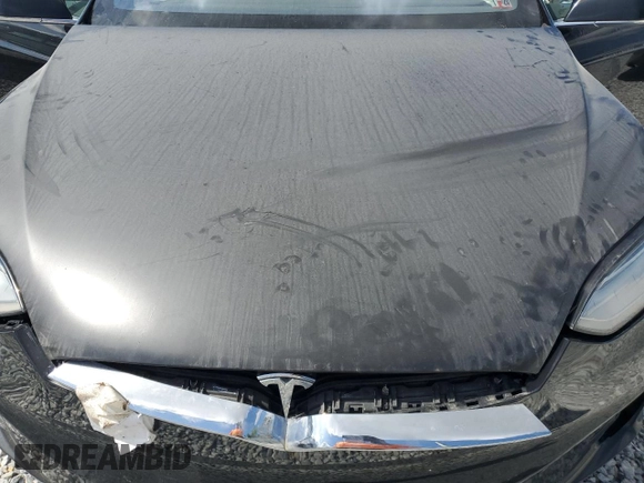 2017 Tesla Model X 90D z VIN 5YJXCBE2XHF060912, wystawiony jako Copart lot #55286205 z przebiegiem Nie podano mil oraz Szkoda całkowita • Salvage title. Historia ofert i sprzedaży dostępna na DreamBid. Obrazek 12.