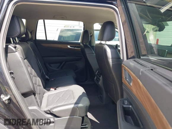 2024 Volkswagen Atlas SE with VIN 1V2WR2CA2RC531551, listed as a IAAI auction lot 42733108 with 34,551 mi miles and . Bid and sale history available at DreamBid. Image 8.
