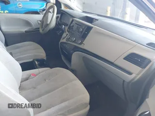 2012 Toyota Sienna LE AAS с VIN 5TDKK3DC4CS226830, выставлен на аукционе IAAI как лот 42550013 с пробегом 211 777 миль миль и . История ставок и продаж доступна на DreamBid. Изображение 5.