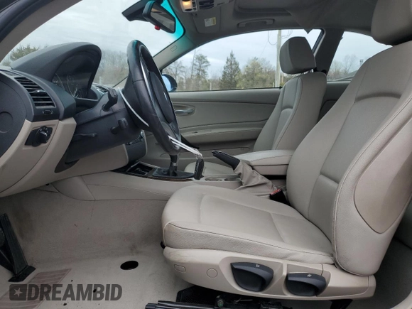 2009 BMW 1 Series 135i with VIN WBAUC73519VK79934, listed as a Copart auction lot 50781795 with 96,817 mi miles and Salvage title. Bid and sale history available at DreamBid. Image 7.