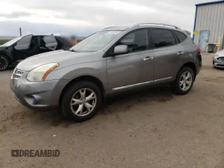 2011 Nissan Rogue SV z VIN JN8AS5MT9BW161225, wystawiony jako Copart lot #55795695 z przebiegiem 132 670 mil mil oraz Szkoda całkowita • Salvage title. Historia ofert i sprzedaży dostępna na DreamBid. Obrazek 1.