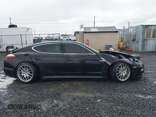 2010 Porsche Panamera Turbo z VIN WP0AC2A73AL090974, wystawiony jako IAAI lot #41105495 z przebiegiem 183 256 mil mil oraz . Historia ofert i sprzedaży dostępna na DreamBid. Obrazek 14.