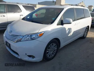 2011 Toyota Sienna XLE AAS with VIN 5TDYK3DC3BS146461, listed as a IAAI auction lot 41829779 with 183,027 mi miles. Bid and sale history available at carsss.com. Image 17.