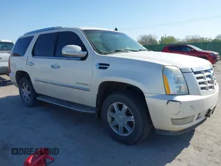 2007 Cadillac Escalade with VIN 1GYFK63887R301642, listed as a IAAI auction lot 41981720 with 233,352 mi miles. Bid and sale history available at carsss.com. Image 1.