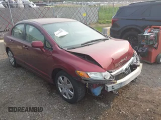 2008 Honda Civic LX z VIN 1HGFA16588L027832, wystawiony jako IAAI lot #42415825 z przebiegiem 151 521 mil mil oraz . Historia ofert i sprzedaży dostępna na DreamBid. Obrazek 1.