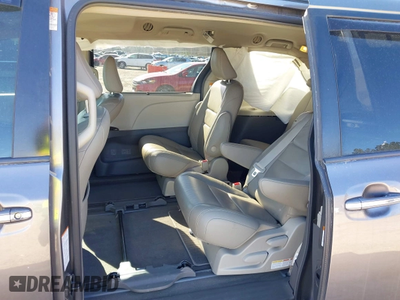 2018 Toyota Sienna XLE Auto Access Seat with VIN 5TDYZ3DC4JS958698, listed as a IAAI auction lot 41815340 with 164,903 mi miles. Bid and sale history available at carsss.com. Image 8.