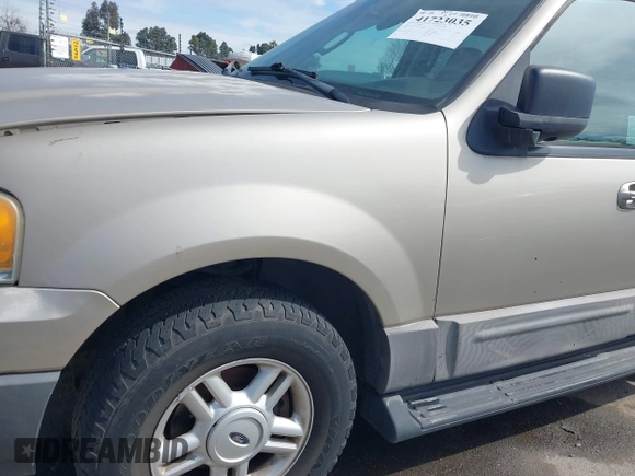 2005 Ford Expedition Special Service with VIN 1FMPU15595LA67565, listed as a IAAI auction lot 41723035 with 106,512 mi miles. Bid and sale history available at carsss.com. Image 15.