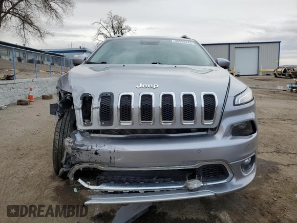 2017 Jeep Cherokee Overland z VIN 1C4PJMJS4HW609880, wystawiony jako Copart lot #45598445 z przebiegiem 83 691 mil mil oraz Szkoda całkowita • Salvage title. Historia ofert i sprzedaży dostępna na DreamBid. Obrazek 5.