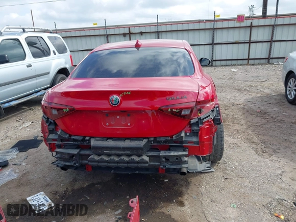 2020 Alfa Romeo Giulia z VIN ZARFAMAN3L7625180, wystawiony jako IAAI lot #41517401 z przebiegiem 43 010 mil mil oraz . Historia ofert i sprzedaży dostępna na DreamBid. Obrazek 17.