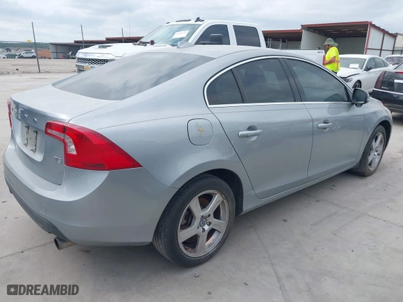 2013 Volvo S60 T5 Premier with VIN YV1612FSXD2181849, listed as a IAAI auction lot 42049239 with 114,367 mi miles. Bid and sale history available at carsss.com. Image 4.