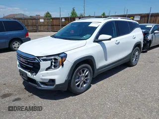 2024 GMC Terrain SLT z VIN 3GKALVEG7RL234722, wystawiony jako IAAI lot #42588099 z przebiegiem 31 077 mil mil oraz . Historia ofert i sprzedaży dostępna na DreamBid. Obrazek 19.