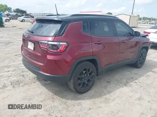 2022 Jeep Compass Latitude z VIN 3C4NJCBB2NT210970, wystawiony jako IAAI lot #42302790 z przebiegiem 27 999 mil mil oraz . Historia ofert i sprzedaży dostępna na DreamBid. Obrazek 4.