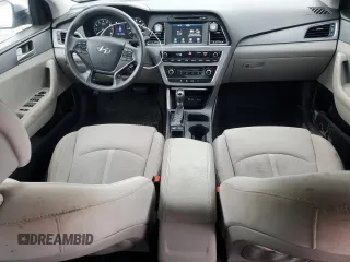 2017 Hyundai Sonata 2.4L z VIN 5NPE24AF2HH466215, wystawiony jako Copart lot #58023875 z przebiegiem 141 636 mil mil oraz Czysty tytuł • Clean title. Historia ofert i sprzedaży dostępna na DreamBid. Obrazek 8.