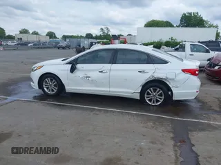 2017 Hyundai Sonata SE z VIN 5NPE24AF7HH556136, wystawiony jako IAAI lot #42134580 z przebiegiem 64 333 mil mil oraz . Historia ofert i sprzedaży dostępna na DreamBid. Obrazek 14.