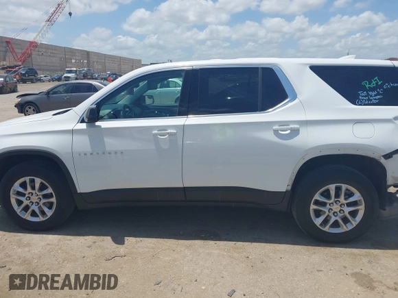 2020 Chevrolet Traverse LS z VIN 1GNERFKW0LJ144119, wystawiony jako IAAI lot #42561910 z przebiegiem 136 035 mil mil oraz . Historia ofert i sprzedaży dostępna na DreamBid. Obrazek 14.