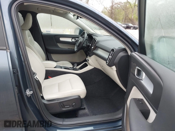 2021 Volvo XC40 Momentum z VIN YV4162UK0M2469977, wystawiony jako IAAI lot #41956088 z przebiegiem 51 567 mil mil oraz . Historia ofert i sprzedaży dostępna na DreamBid. Obrazek 5.