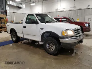 2003 Ford F-150 XL z VIN 2FTRF18W53CA96144, wystawiony jako Copart lot #47589205 z przebiegiem 246 767 mil mil oraz Czysty tytuł • Clean title. Historia ofert i sprzedaży dostępna na DreamBid. Obrazek 4.