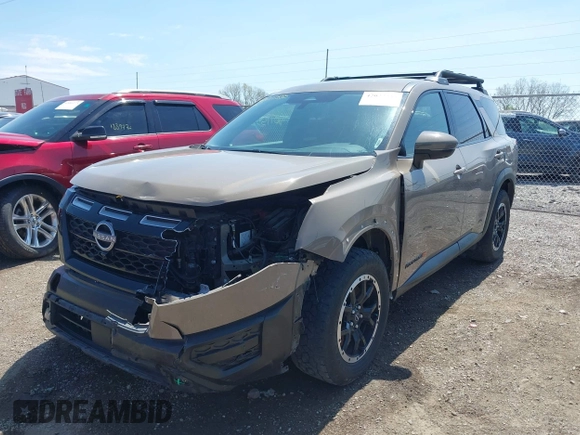 2023 Nissan Pathfinder SV z VIN 5N1DR3BD8PC223755, wystawiony jako IAAI lot #42077555 z przebiegiem 73 381 mil mil oraz . Historia ofert i sprzedaży dostępna na DreamBid. Obrazek 6.