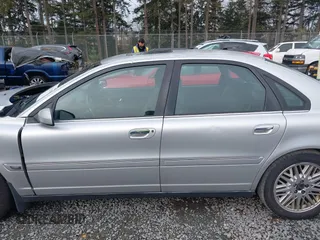 2004 Volvo S80 with VIN YV1TS91Z741370574, listed as a IAAI auction lot 41765504 with 201,008 mi miles. Bid and sale history available at carsss.com. Image 15.