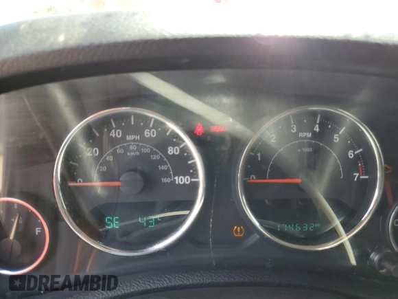2016 Jeep Wrangler Unlimited Sport z VIN 1C4BJWDG9GL302542, wystawiony jako Copart lot #63942405 z przebiegiem 174 632 mil mil oraz Czysty tytuł • Clean title. Historia ofert i sprzedaży dostępna na DreamBid. Obrazek 9.