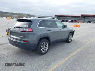 2019 Jeep Cherokee Latitude Plus z VIN 1C4PJMLB5KD440162, wystawiony jako IAAI lot #41911864 z przebiegiem 53 927 mil mil oraz . Historia ofert i sprzedaży dostępna na DreamBid. Obrazek 4.