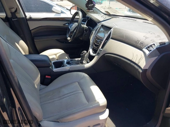 2013 Cadillac SRX Luxury Collection with VIN 3GYFNCE3XDS653394, listed as a IAAI auction lot 39261733 with 137,526 mi miles. Bid and sale history available at carsss.com. Image 5.