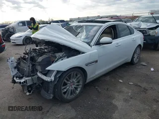 2017 Jaguar XF 35t Prestige with VIN SAJBE4BV8HCY31963, listed as a IAAI auction lot 41910705 with 1 mi miles. Bid and sale history available at carsss.com. Image 2.