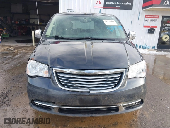 2014 Chrysler Town & Country Touring-L with VIN 2C4RC1CG4ER330072, listed as a IAAI auction lot 41533640 with 131,253 mi miles. Bid and sale history available at carsss.com. Image 6.