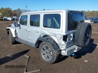2024 Jeep Wrangler High Altitude z VIN 1C4RJXU65RW161966, wystawiony jako IAAI lot #41396611 z przebiegiem 4 627 mil mil oraz . Historia ofert i sprzedaży dostępna na DreamBid. Obrazek 3.