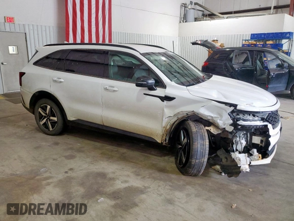2022 Kia Sorento S with VIN 5XYRL4LC4NG147581, listed as a Copart auction lot 57319935 with 60,681 mi miles and Salvage title. Bid and sale history available at DreamBid. Image 4.