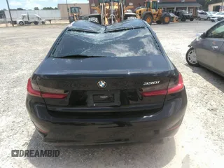 2021 BMW 3 Series 330i z VIN 3MW5R1J0XM8B73341, wystawiony jako IAAI lot #41462711 z przebiegiem Nie podano mil oraz . Historia ofert i sprzedaży dostępna na DreamBid. Obrazek 15.