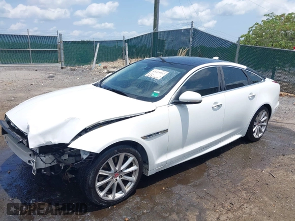 2016 Jaguar XJ R-Sport z VIN SAJWJ1CD6G8V95512, wystawiony jako IAAI lot #42428982 z przebiegiem 128 668 mil mil oraz . Historia ofert i sprzedaży dostępna na DreamBid. Obrazek 18.