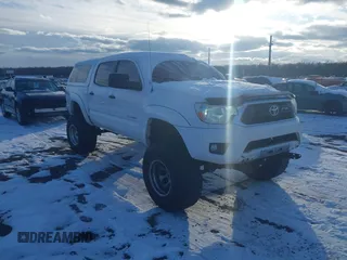 2014 Toyota Tacoma with VIN 3TMLU4EN0EM147193, listed as a IAAI auction lot 41280636 with 162,345 mi miles. Bid and sale history available at carsss.com. Image 1.