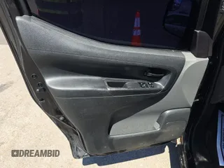 2015 Nissan NV200 SV z VIN 3N6CM0KN6FK711906, wystawiony jako IAAI lot #42514824 z przebiegiem 136 449 mil mil oraz . Historia ofert i sprzedaży dostępna na DreamBid. Obrazek 7.
