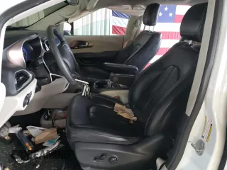 2020 Chrysler Voyager LXI with VIN 2C4RC1DG0LR268472, listed as a Copart auction lot 44815045 with 122,861 mi miles and Salvage Title. Bid and sale history available at carsss.com. Image 7.