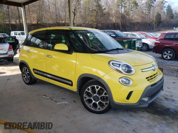 2014 FIAT 500L Trekking with VIN ZFBCFADH1EZ021222, listed as a Copart auction lot 42231435 with 87,574 mi miles and Salvage Title. Bid and sale history available at carsss.com. Image 4.