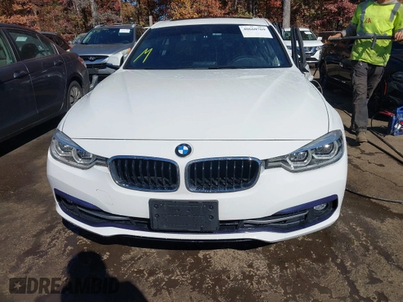 2018 BMW 3 Series 330i xDrive with VIN WBA8D9G54JNU72412, listed as a IAAI auction lot 40660769 with 58,668 mi miles. Bid and sale history available at carsss.com. Image 12.