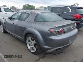 2004 Mazda RX-8 z VIN JM1FE173640133501, wystawiony jako IAAI lot #42316598 z przebiegiem 124 181 mil mil oraz . Historia ofert i sprzedaży dostępna na DreamBid. Obrazek 3.