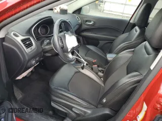 2020 Jeep Compass Latitude z VIN 3C4NJDBB1LT129848, wystawiony jako Copart lot #56048045 z przebiegiem 42 449 mil mil oraz Szkoda całkowita • Salvage title. Historia ofert i sprzedaży dostępna na DreamBid. Obrazek 7.